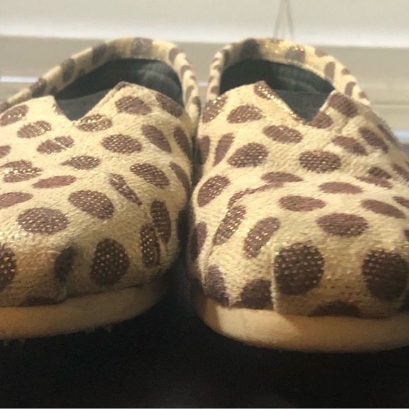 Tom's Classics Women's Canvas Slip-On Tan with Gold Polka Dots Shoes - Size 6 - Picture 2 of 11